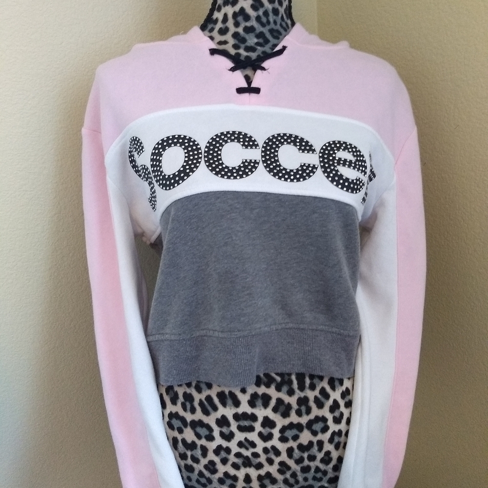 Cropped long-sleeve hoodie style